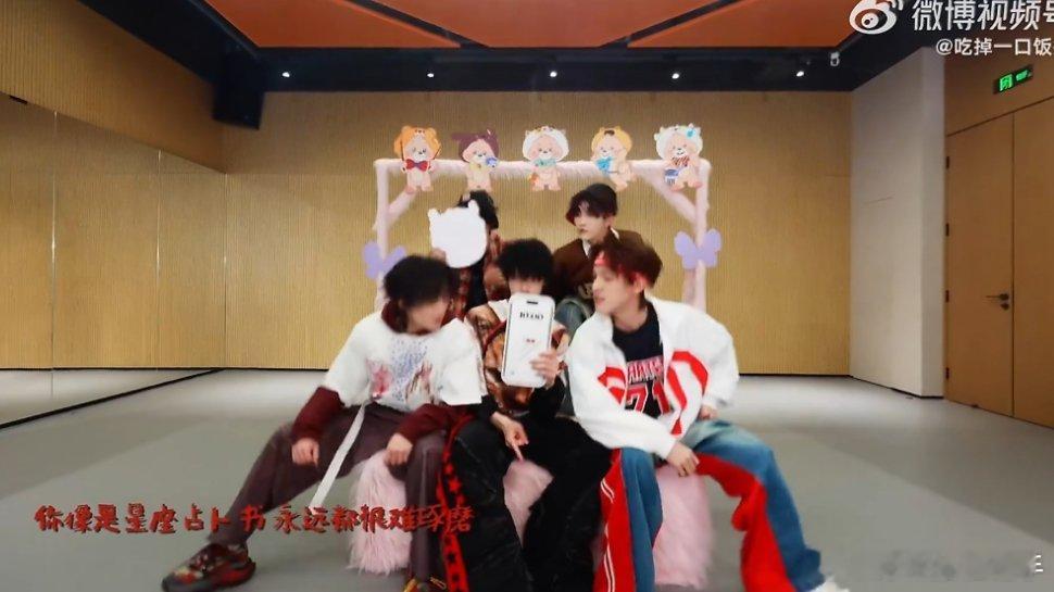 TOP专辑曲目表没有大战比伯收藏破50w的热单却无缘专辑，好歌被埋没真的太可惜了