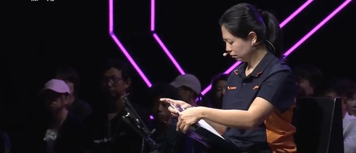 陈熠张本美和爆分怎么回事，这个裁判判罚得可笑极了！横滨冠军赛1/8决赛，陈熠对战