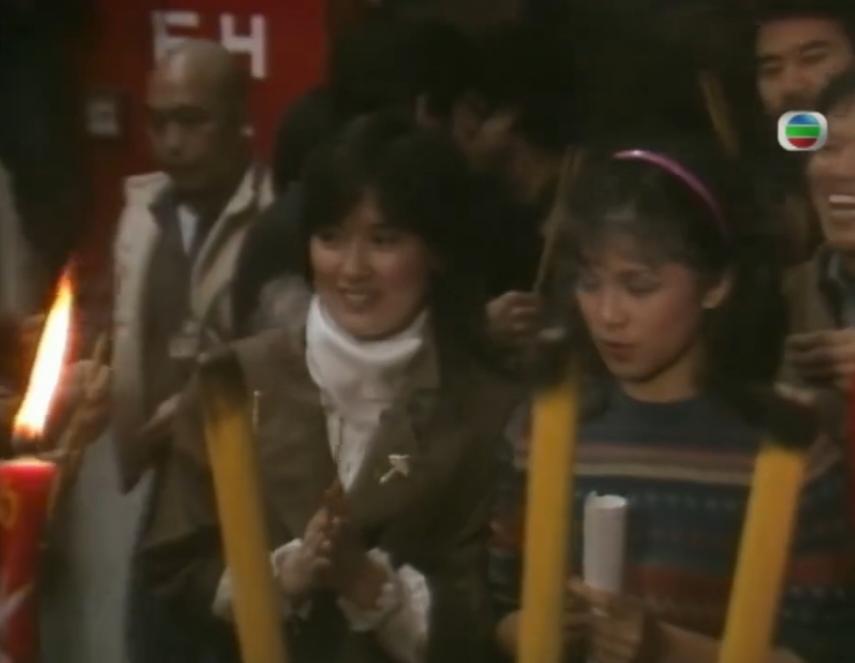 83版《射雕英雄传》剧情以外的画面，你见过吗？
看看这些角色们脱下古装后，你还能