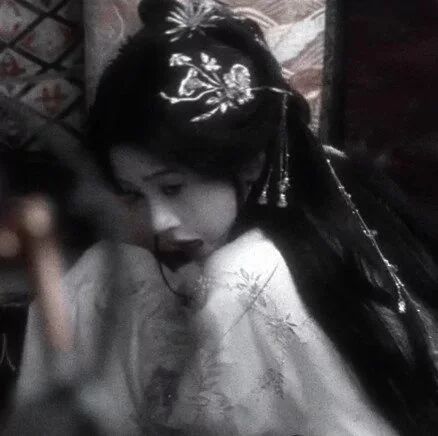 𝑾𝒆𝑪𝒉𝒂𝒕｜鞠婧祎｜忧郁头像 