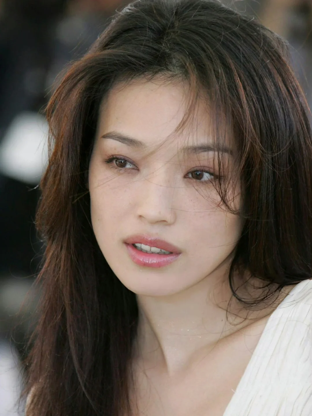 2005年戛纳电影节上的舒淇，现在看还是很美