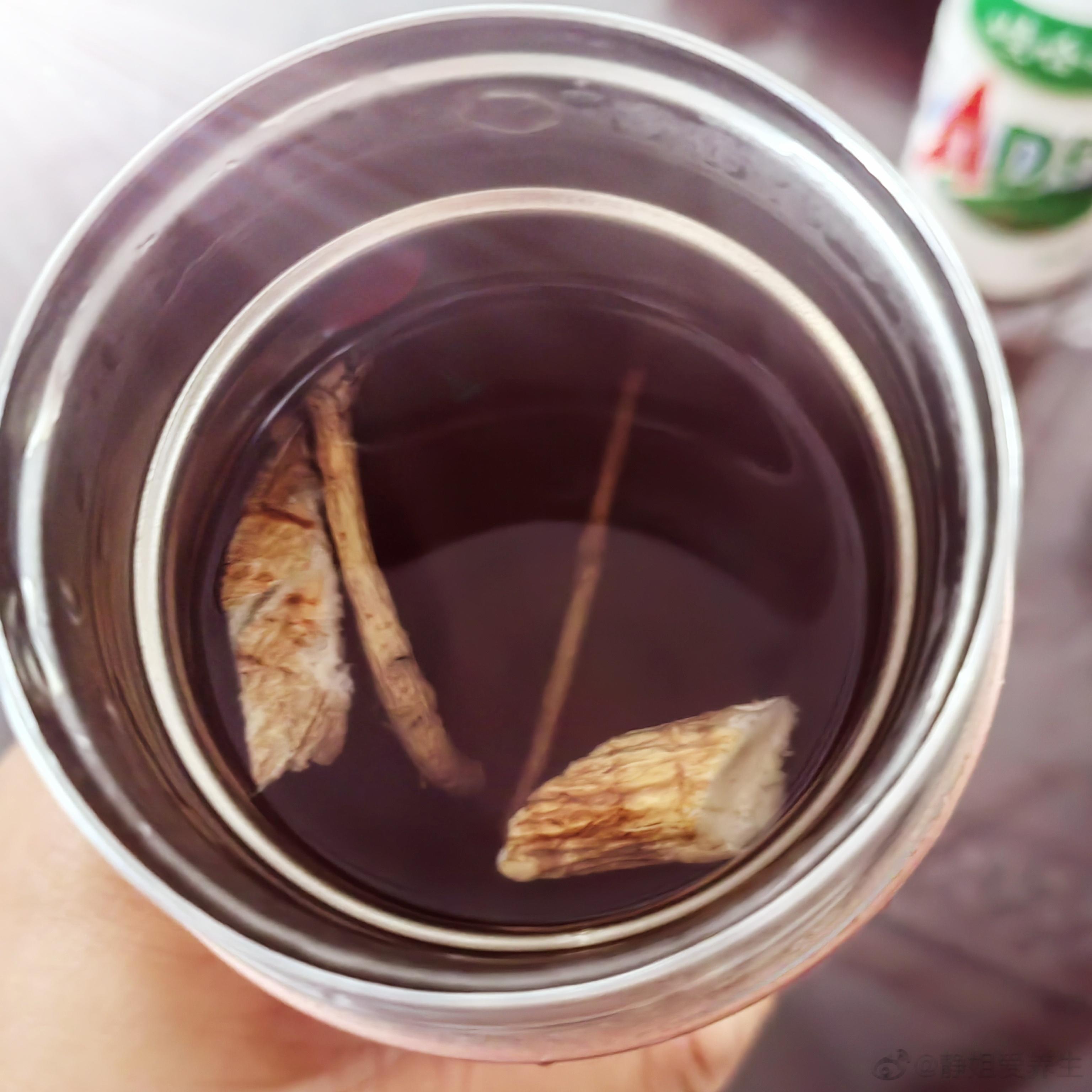  感谢我家老爸一早起来就煮好的苗家五清茶[抱拳][抱拳][强]​今天加的有点多(