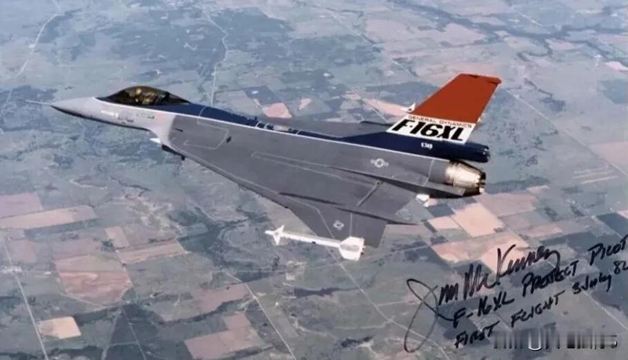 1982年7月3日，F-16XL-1的首飞照片。这张飞行照片有首飞试飞员，通用动