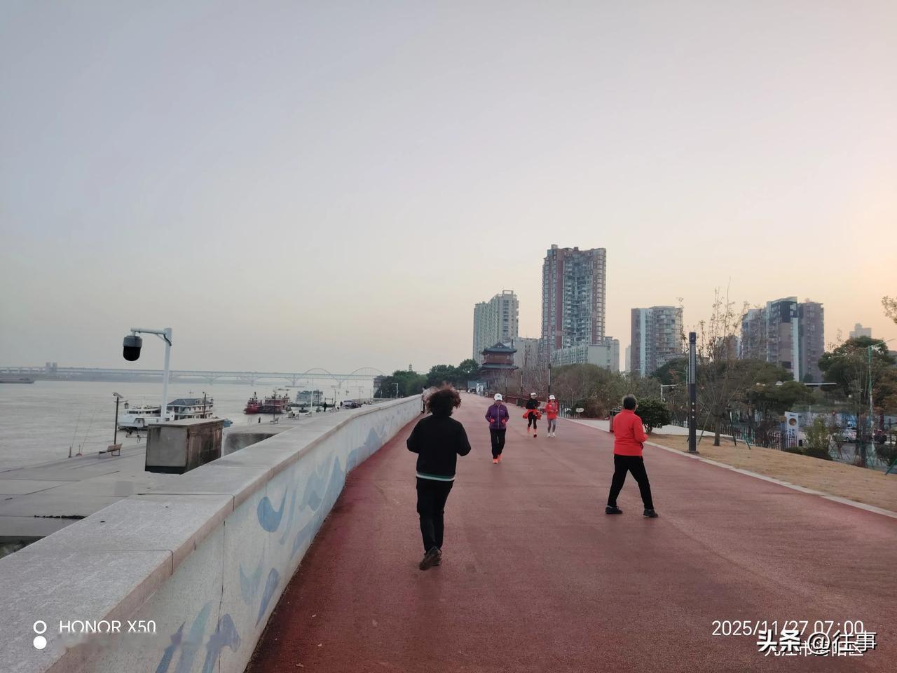 11月27日长江岸边晨练打卡分享运动