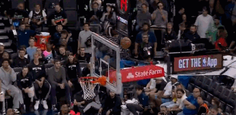 卡斯尔被犯规！ 