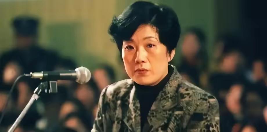 2001年，"女老虎"蒋艳萍被判处死刑，万念俱灰之下，听说只要怀孕就可争取缓刑，