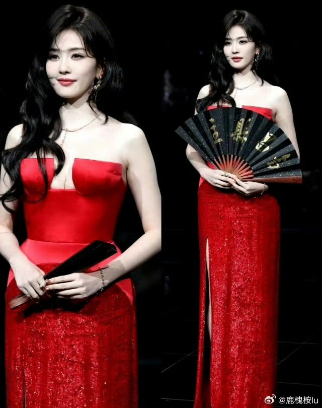 白鹿微博之夜出场的bgm唐宫奇案 星落花火配红裙氛围感拉满，白鹿亮相微博之夜超吸