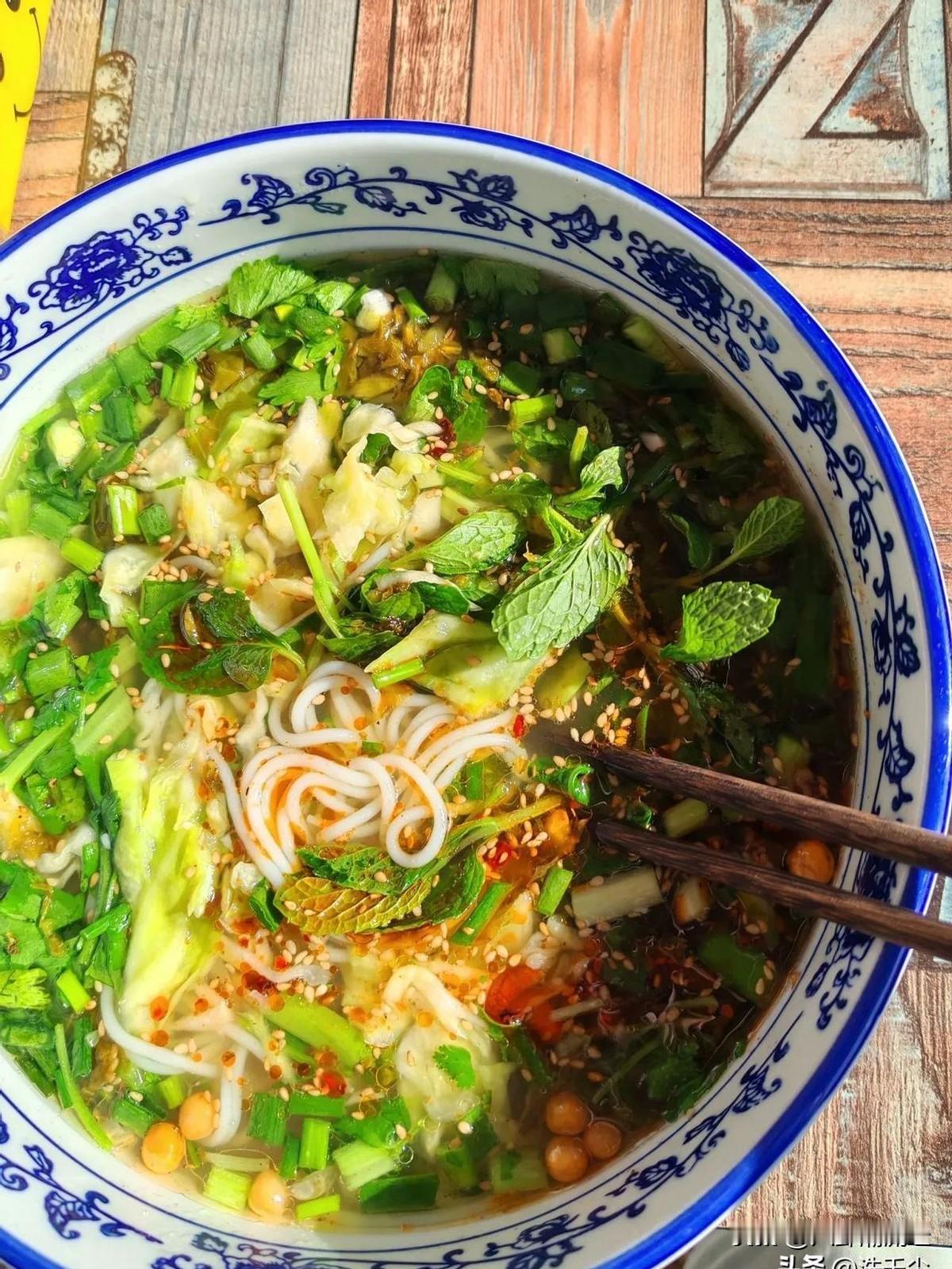 1月5日，今天星期天，独自在家，不想做饭，我便出门溜达，来到了北稍门奥莱附近的一