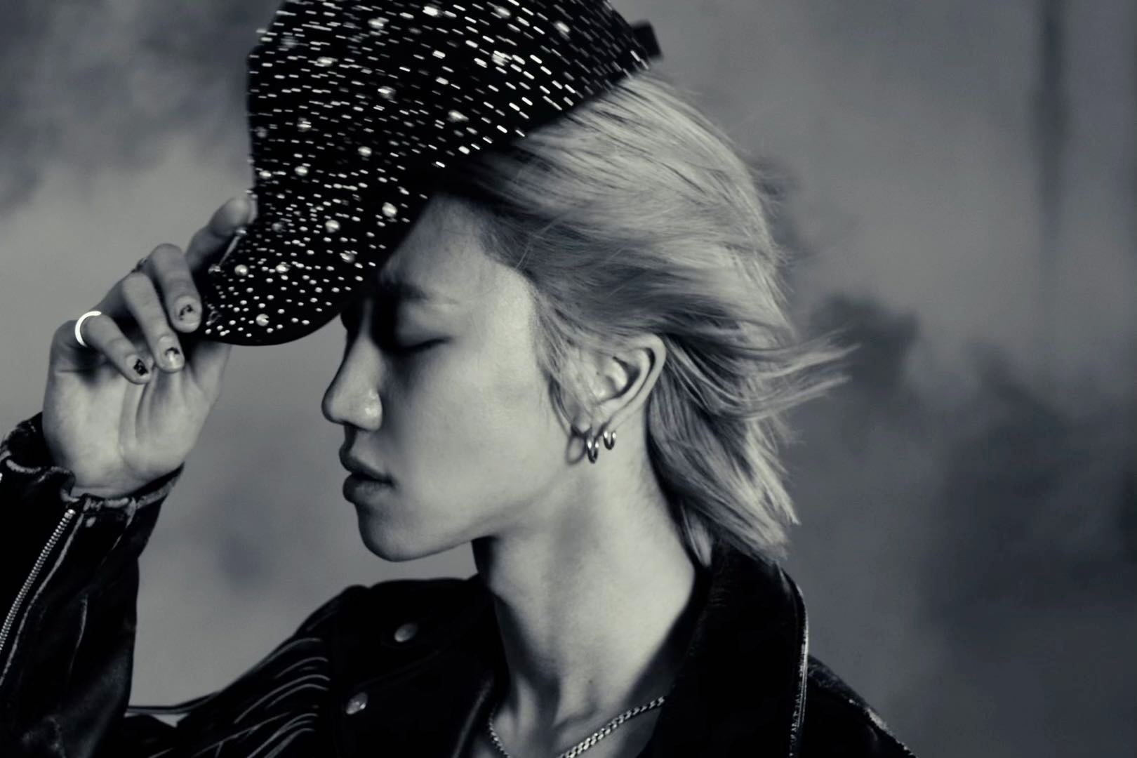 徐明浩预告不见了 翻遍所有预告物料，发现真正的预告就是“没有预告”。城市街头突然