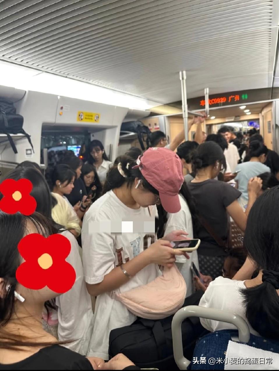 这是广州高铁，不是广州地铁！
 
2国庆第一天凌晨，广州高铁彻底颠覆认知！车厢里