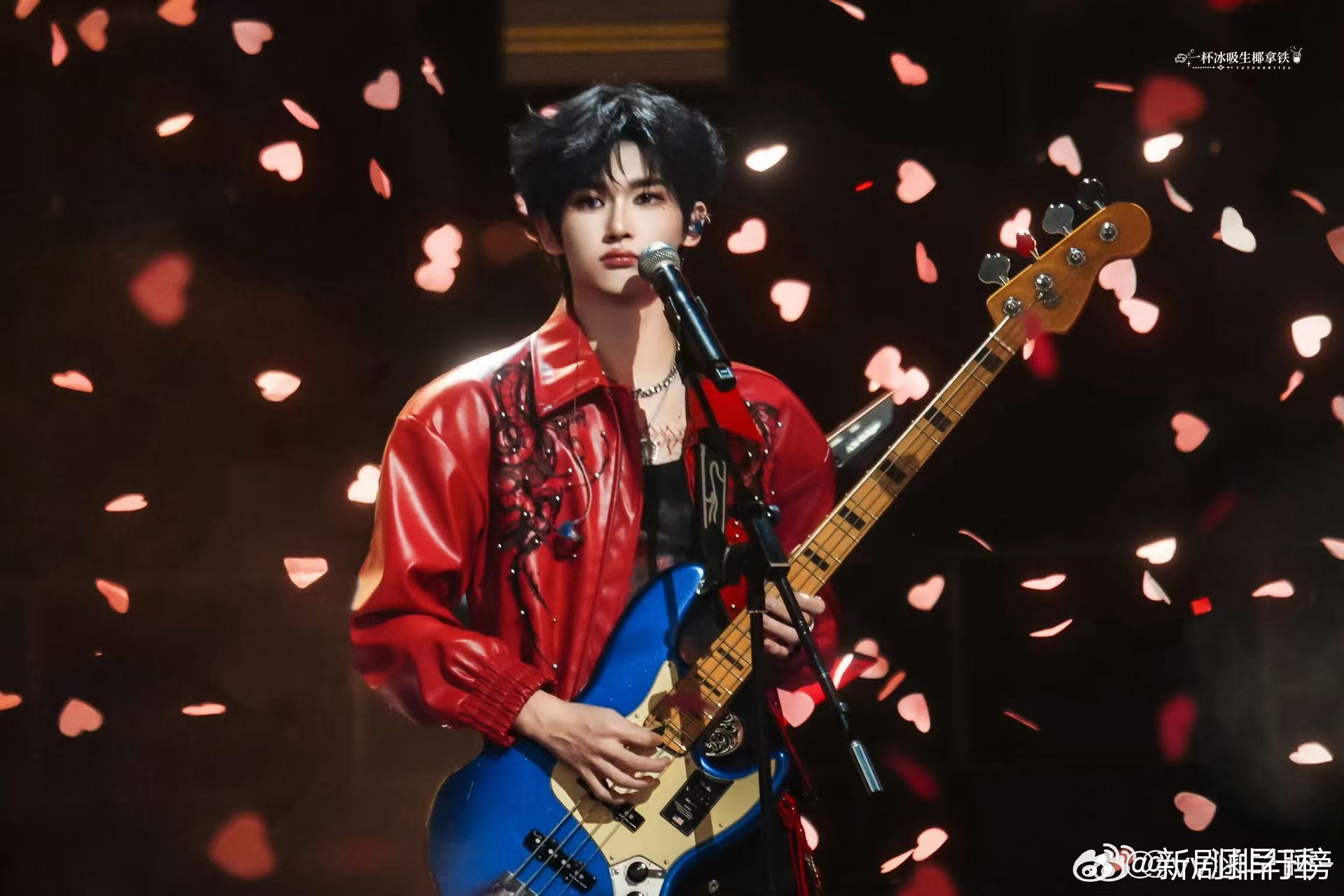 余宇涵白菜对我笑手势舞 谁懂这支手势舞的杀伤力啊，余宇涵一笑世界都亮了，清爽治愈