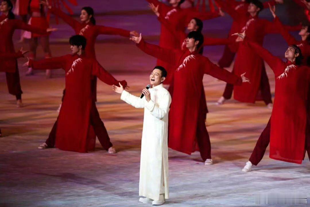 粤港澳三地同框画面有多燃十五运开幕式以“同心圆”为核，岭南文化与前沿科技碰撞出惊