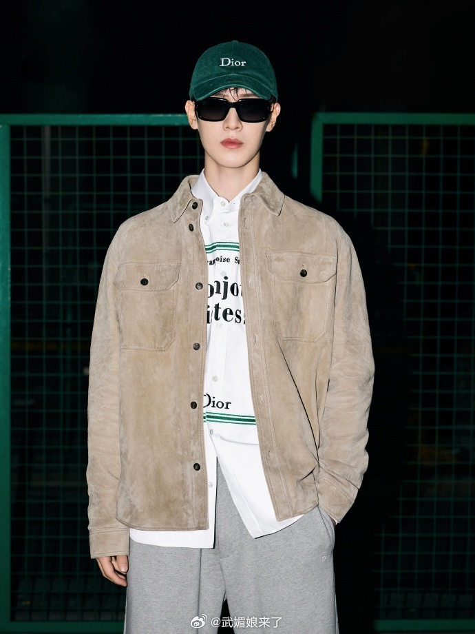 好清爽的Dior男神李昀锐亮相巴黎李昀锐巴黎时装周