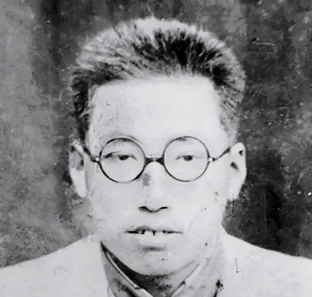 1943年6月，陕甘宁边区保安处处长陈泊，查阅毛主席近期日程表，得知两天后的上午