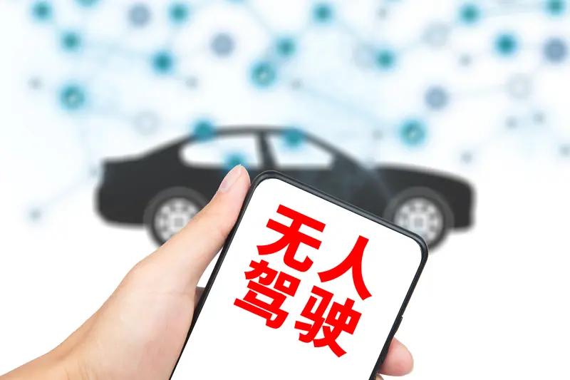 近日，浙江温州高速交警接到群众举报：称有一名驾驶员在平台上发布行驶车辆视频，女子