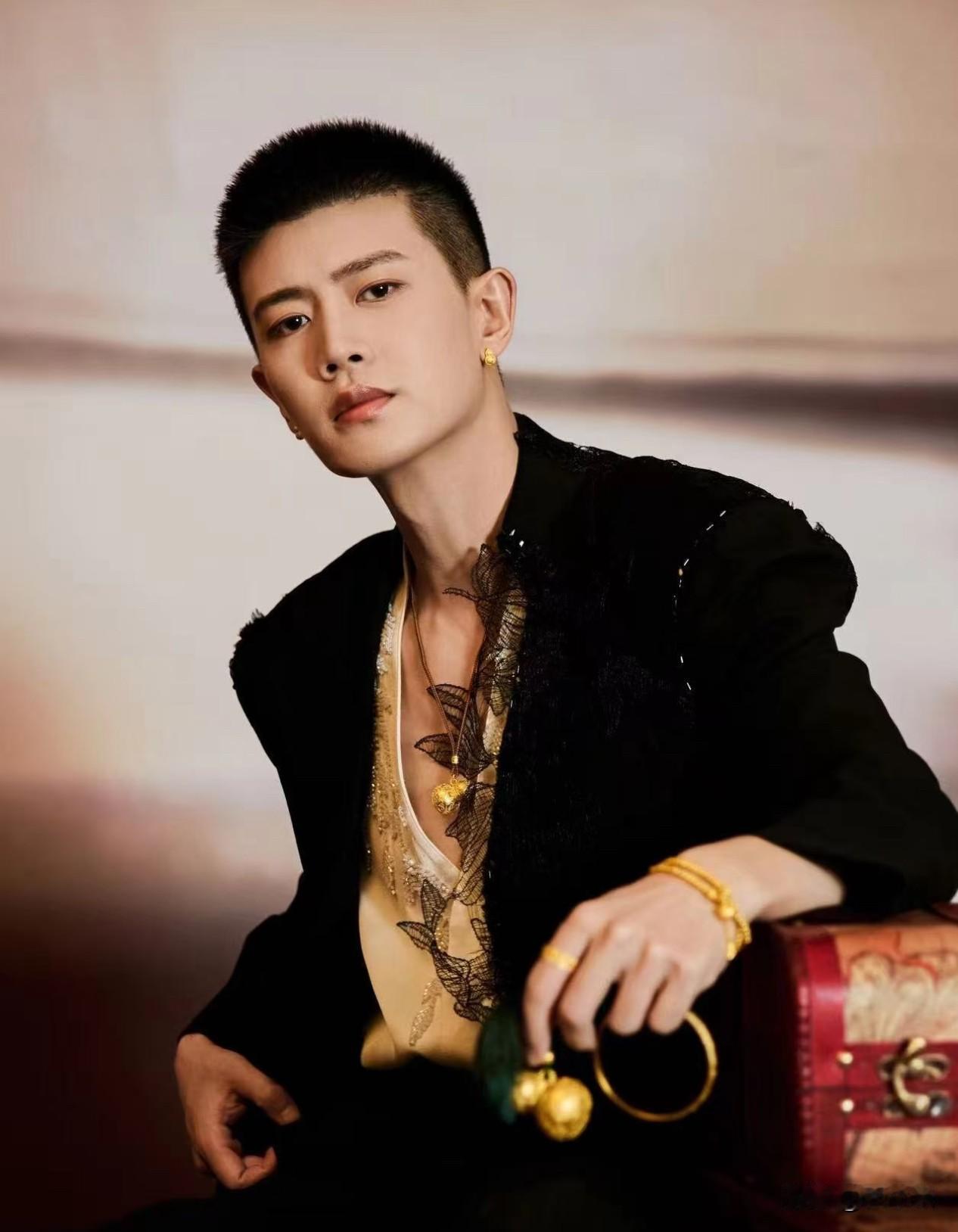 大家不要羡慕聂欢了，

我们永远不可能成为她，

仅仅一个条件，我们就无法达到！