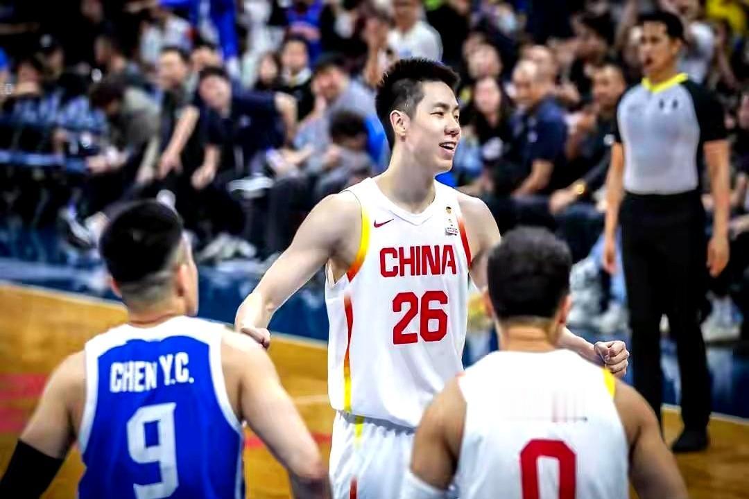中国男篮今晚要硬碰硬了！

海口热身赛揭幕战，迎战喀麦隆。对手阵中有俩NBA现役