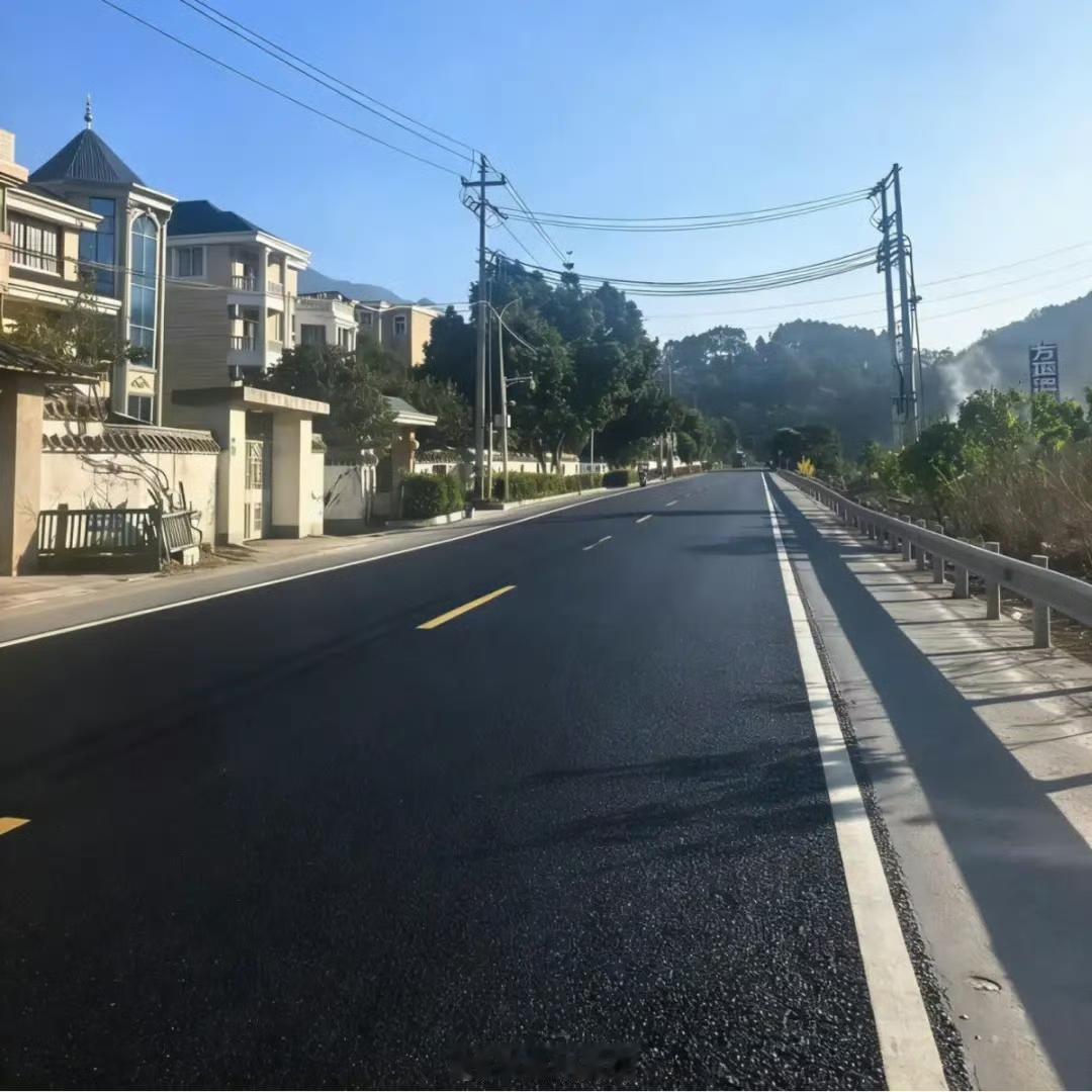 【国道355线南屿镇双龙村路段路面综合提升工程完工】

该项目主要对上述路段进行