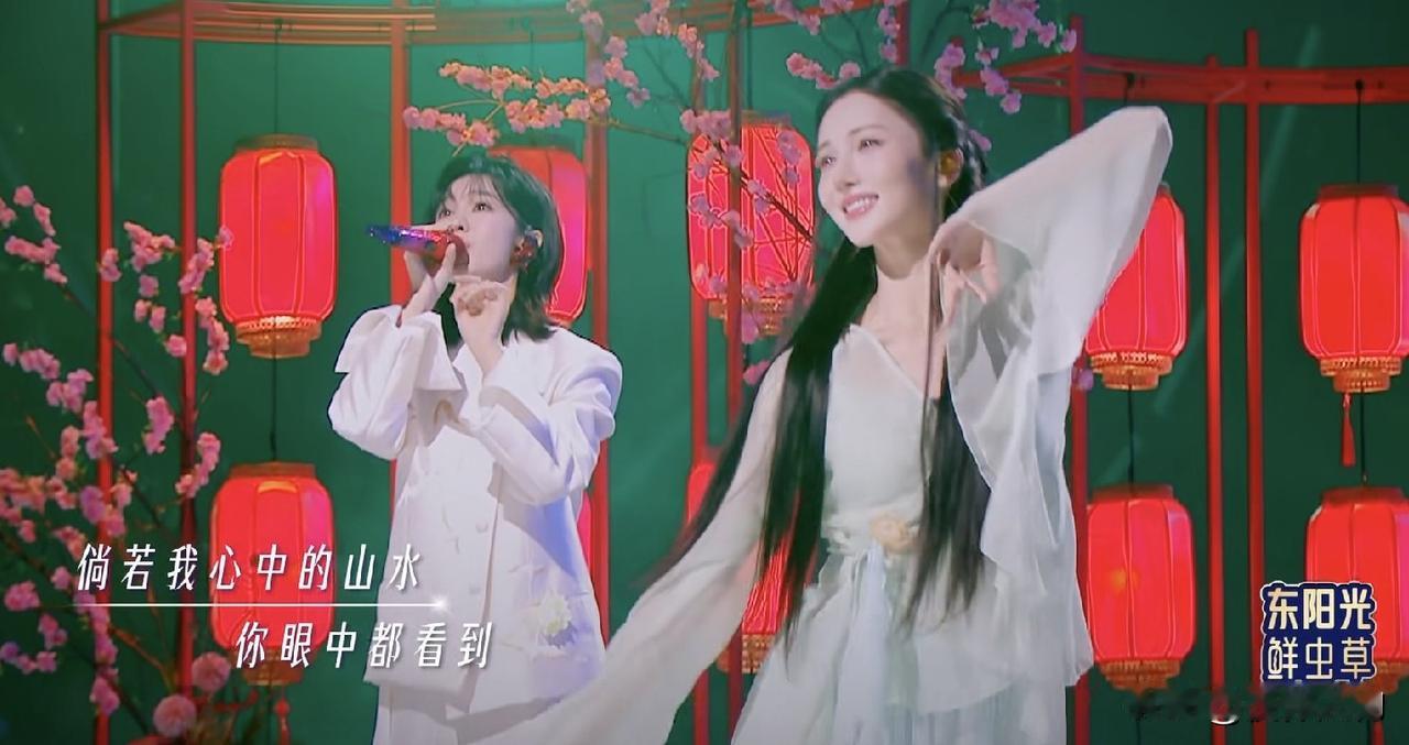 金晨上综艺了，强势回归！还是那么美，竟然在《天赐的声音》同郁可唯唱了歌。杨宗纬、