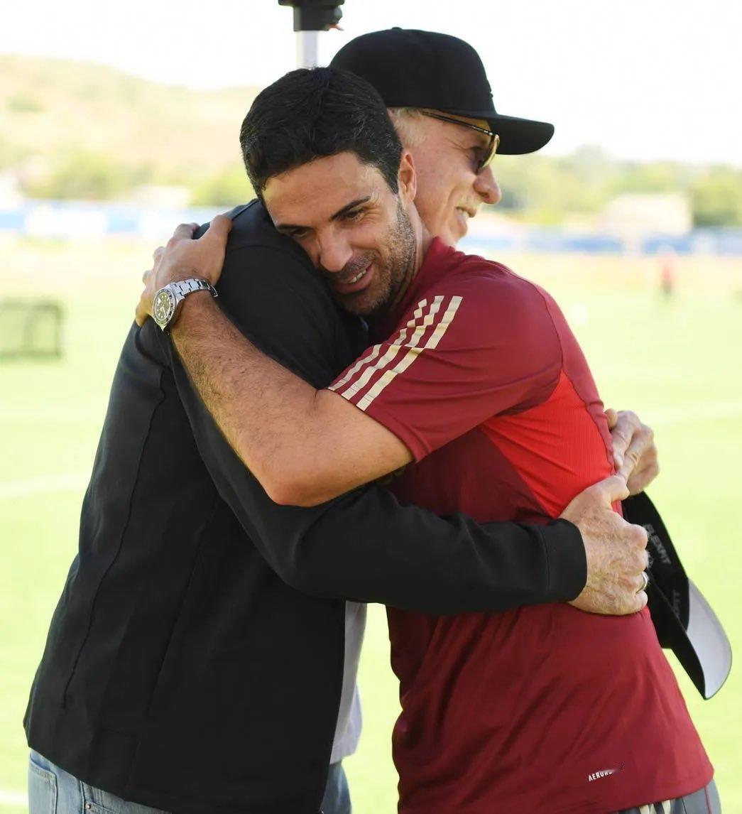 阿尔特塔谈从主教练转变为经理的区别：“当时他们提议改变角色时情况不同，他们认为我