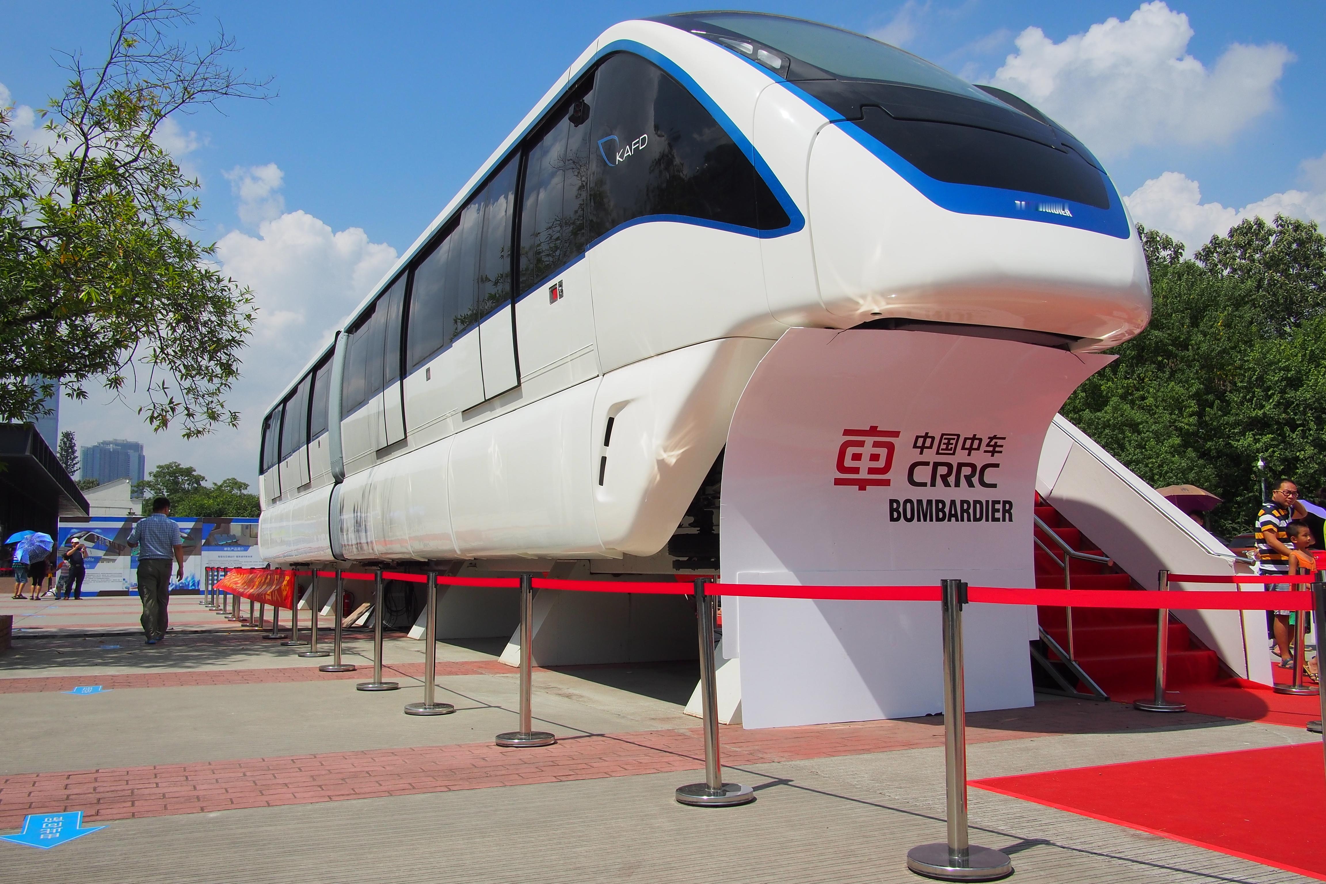 整理老照片，看到当时拍的图片2017年国庆的时候，当时的庞巴迪把单轨列车弄到广场