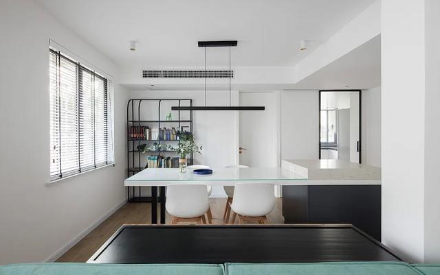 140㎡现代简约，空间洁净朴素，家具文艺舒适，惬意从容又高级