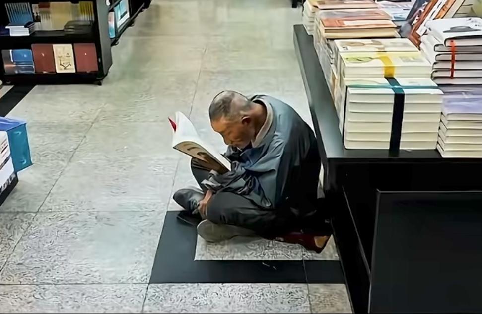 杭州图书馆的回应真的太给力、太破防了！

最近很多市民投诉杭州图书馆有衣衫褴褛的