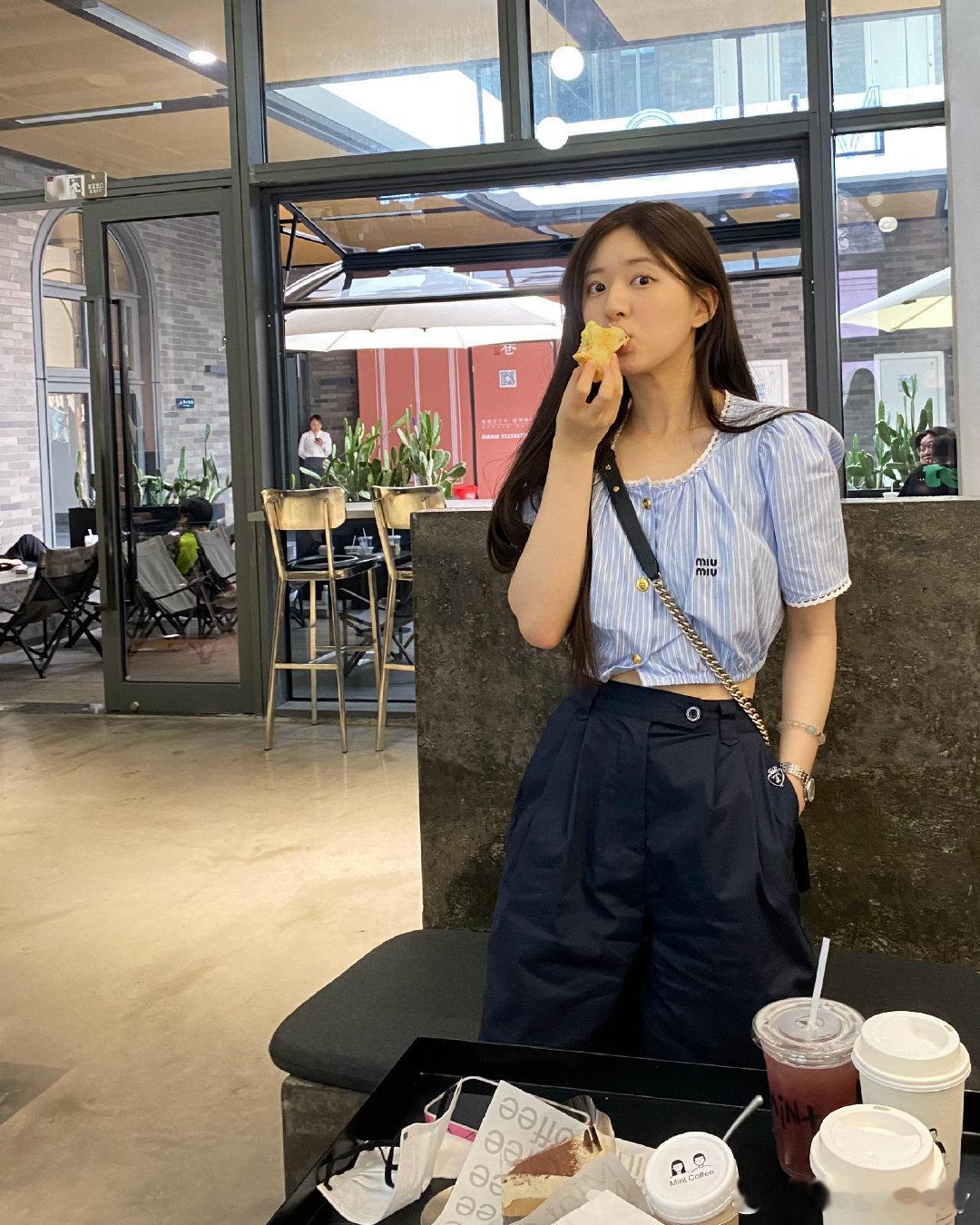 下午茶碎片加载完毕…赵露思