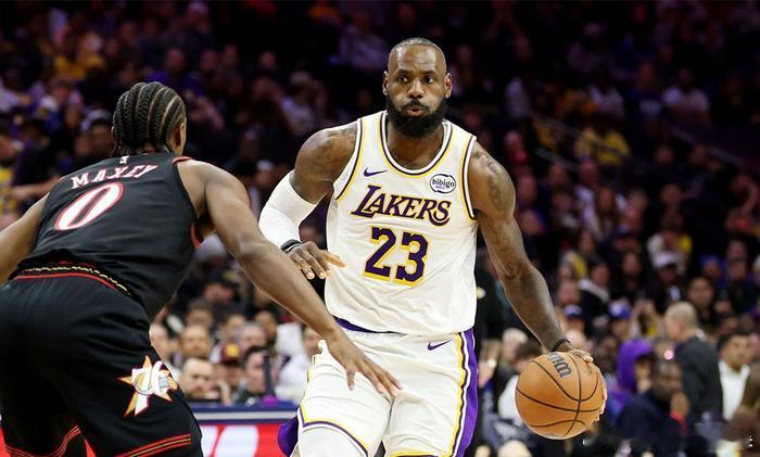 轰29分+连砍10分制胜！40岁詹皇归位统治末节：关键时刻8胜0负太猛
北京时间