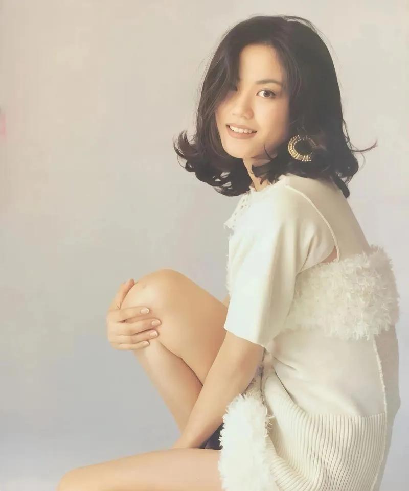 知道为什么这么多人崇拜王菲吗?

华语乐坛星光浩瀚，王菲却始终是最独特的那束光，