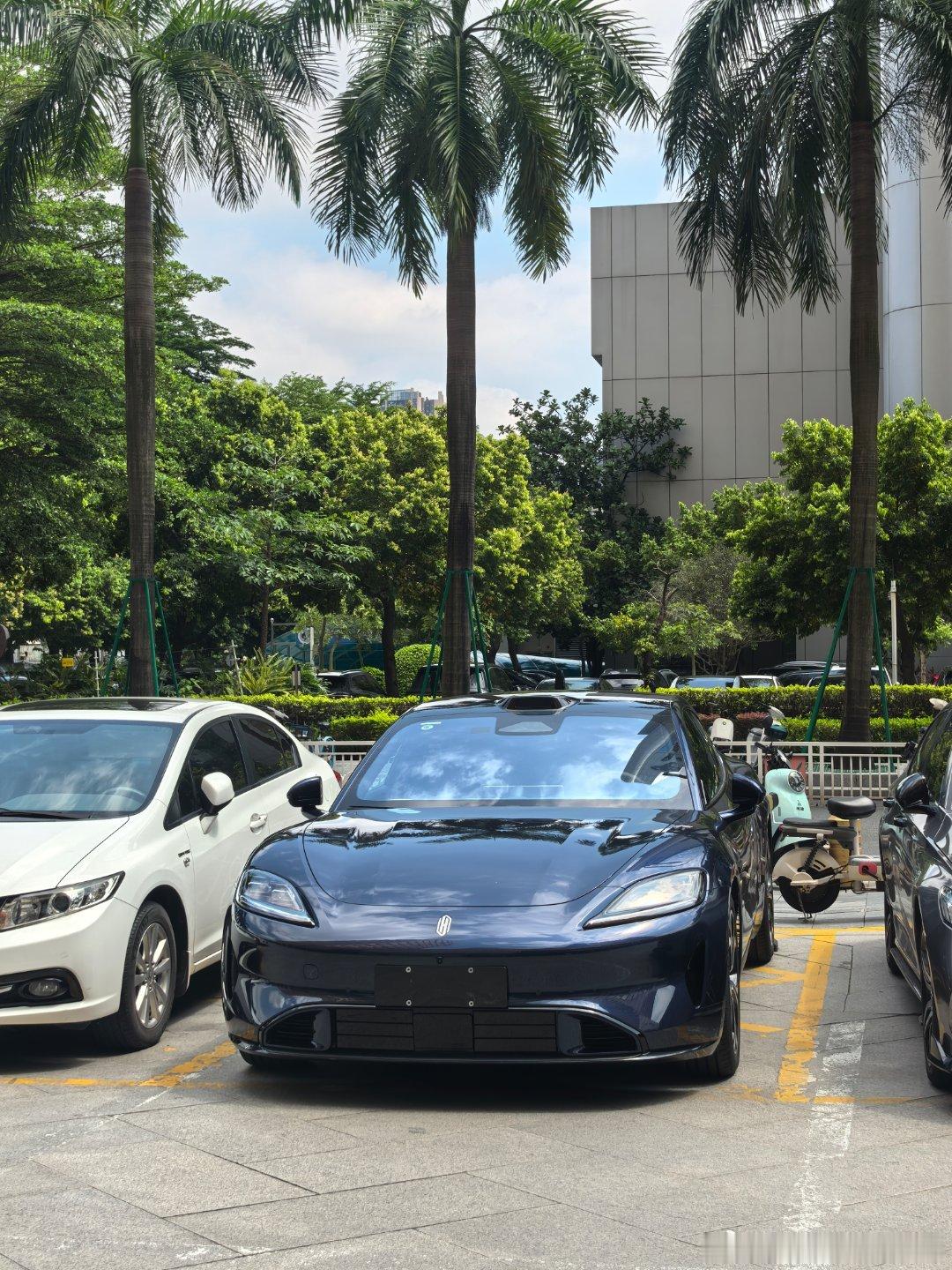 路上看到实车，好奇尚界Z7销量怎么样了 