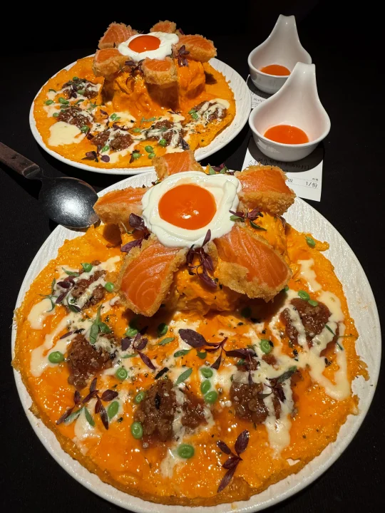 北京no.1好吃的三文鱼肉酱蛋包饭