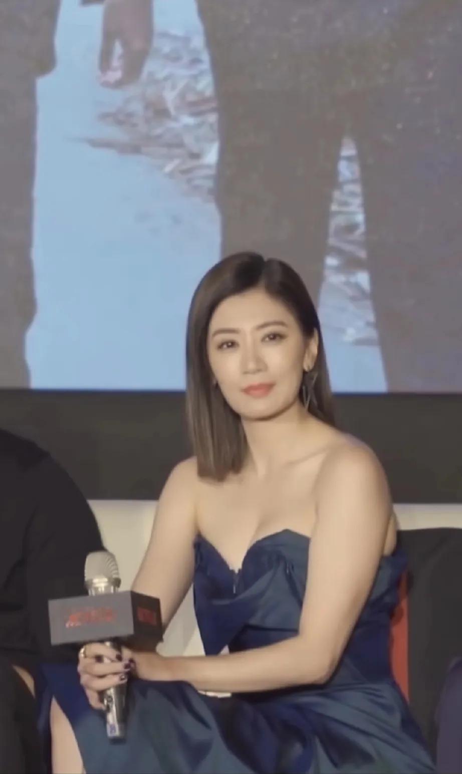 拍出来这么好看，本人应该更美，一直都很喜欢贾静雯
童年女神，贾静雯的赵敏，简直无
