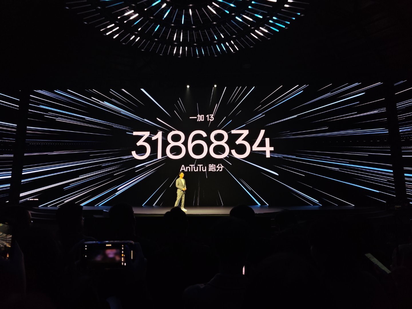 一加13的跑分直接到318万分了，这比昨天iQOO还高一点点[悲伤] ​​​