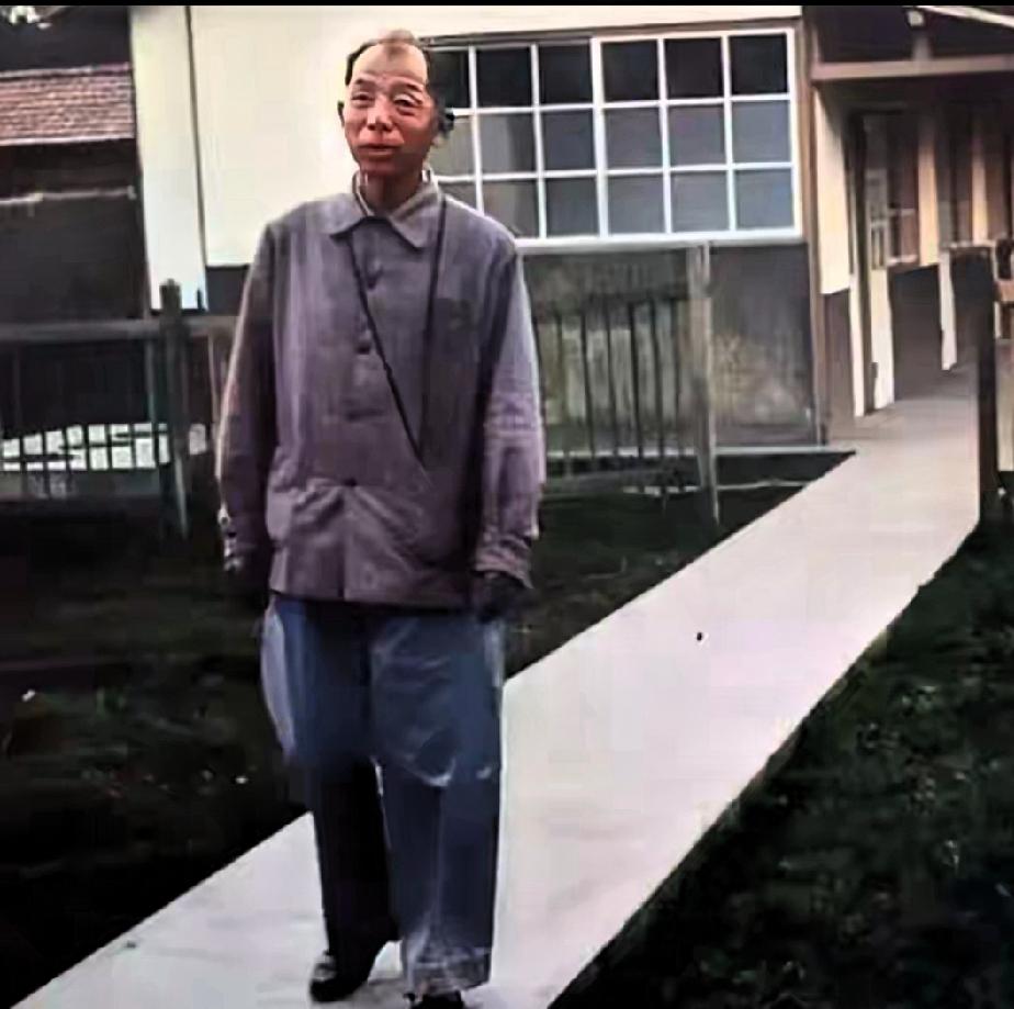 小的时候老人告诉我说，张学良是民国十大美男。我信了！当我看了这张照片后我沉默了，