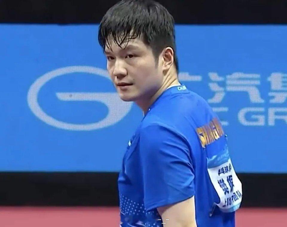 樊振东连续四届全运会决赛对阵2013年——樊振东3-4马龙2017年——樊振东2