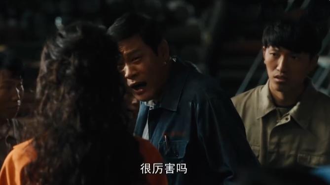 范志毅成为首位跨圈成功的中国足球运动员！
奔着范伟的模式，范大将军成功从足球圈挤