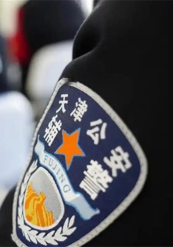 从事业编辞职转做辅警，这一职业选择看似有悖常规，实则是个人综合考量职业价值、生活