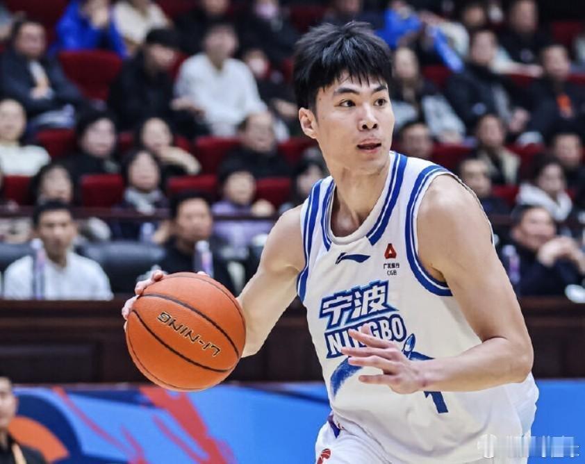 cba 宁波官方：王凡懿右膝关节内侧副韧带损伤，恢复时间2至3周。北京时间4月1