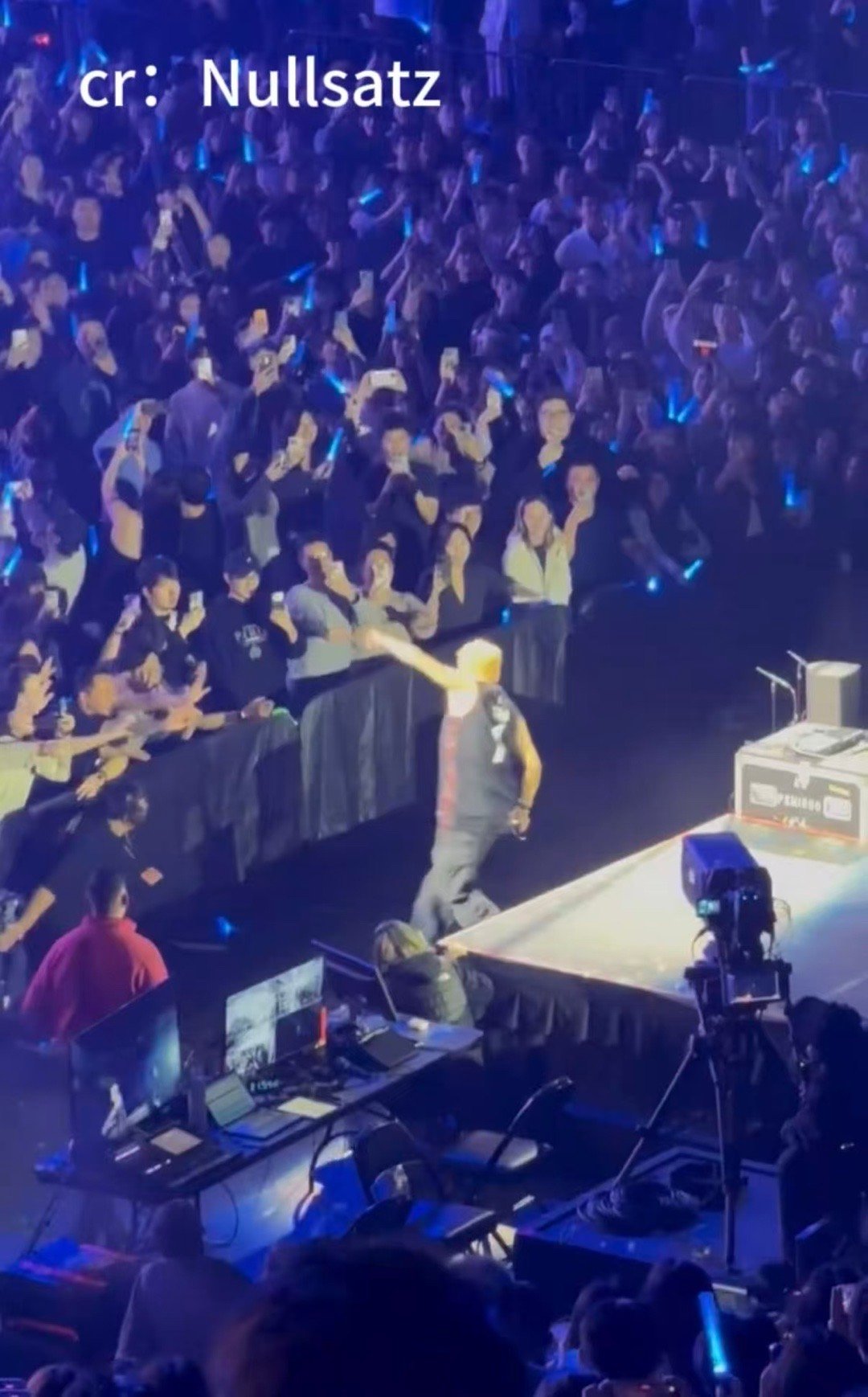 陶喆给自己摔笑场了 从“哎呀要摔”到“哈哈好笑”，陶喆的情绪转换比他的转音还丝滑