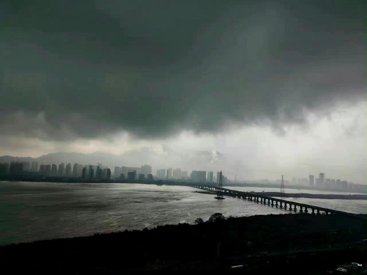 “有目标，沉住气，悄悄干。” ​​​