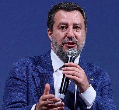 意大利副总理马泰奥·萨尔维尼说了句大实话。他在电视采访中直言，欧盟没能让俄罗斯屈