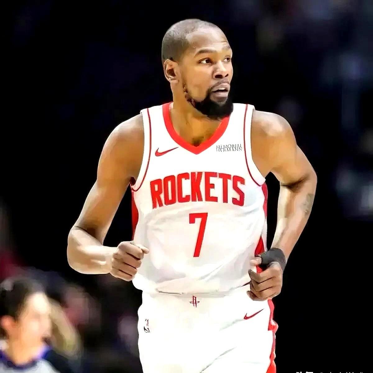 “杜兰特怎么穿起火箭球衣了？”——昨晚刷到这条弹幕，我差点把奶茶喷屏幕上。

名