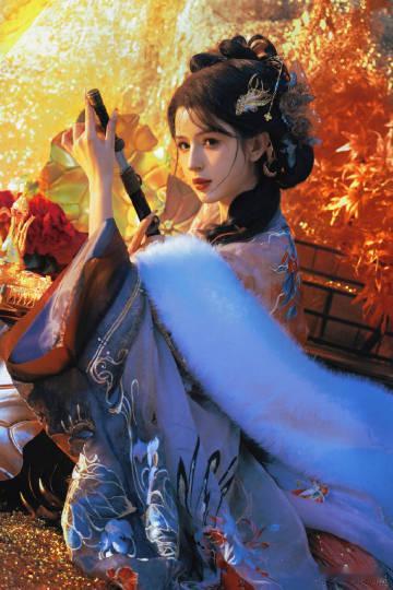内娱古早仙侠味儿回来了哈妮克孜顶级妖魅她展现出的冷艳和柔媚简直是完美结合，让人沉