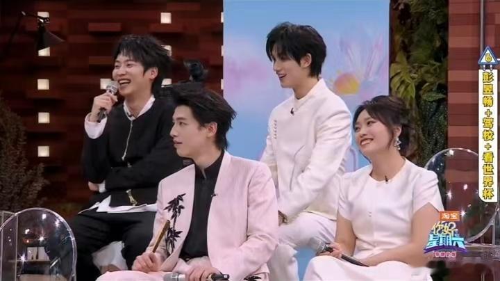 白鹿丞磊都好会演 当拿到彭昱畅在驾校看世界杯，白鹿会优先还原画面，丞磊快速整合所