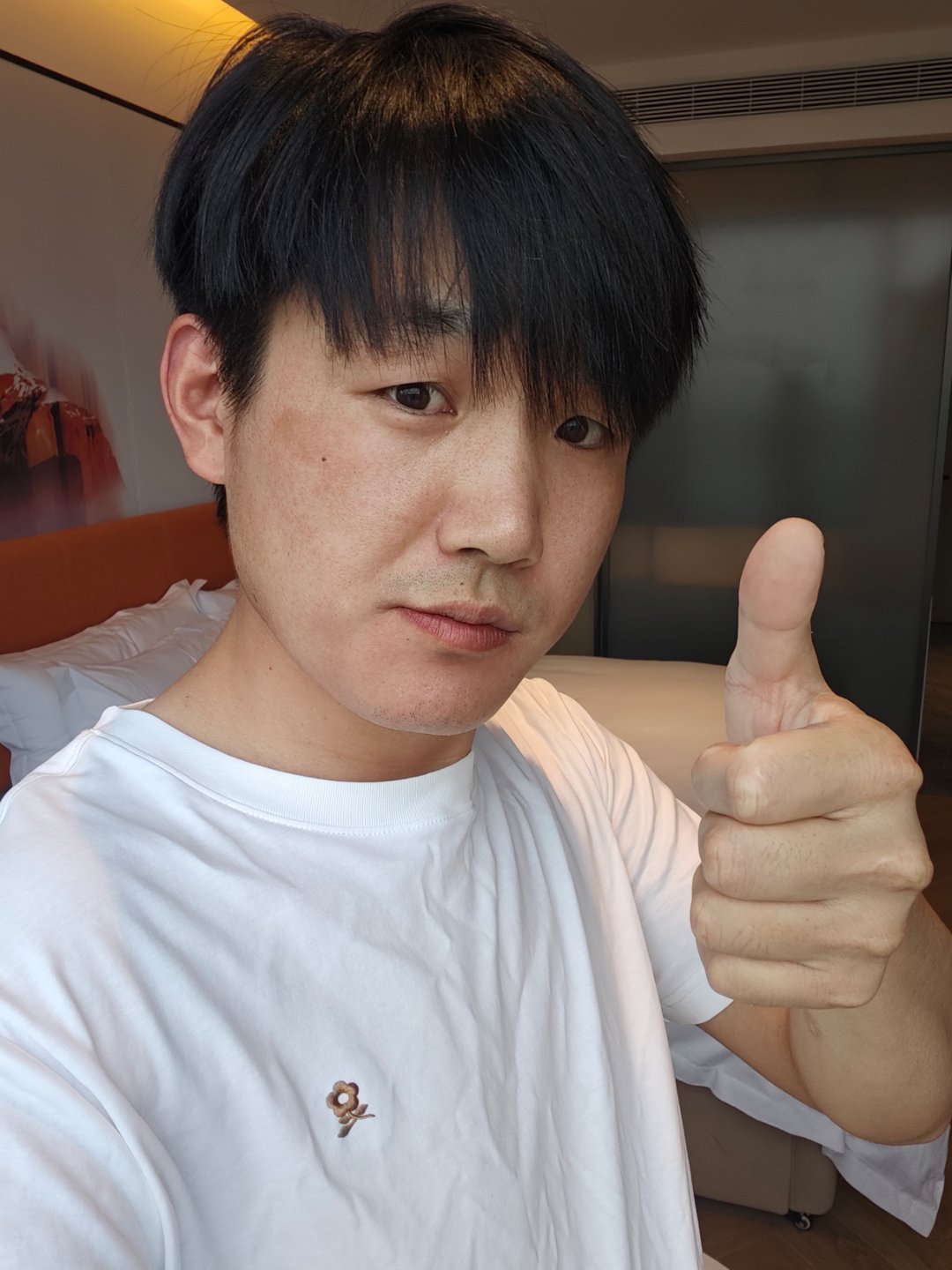 今天遇到一个博主，他说我，都30岁了，人长得帅也就算了，头发还这么多。果然，头发