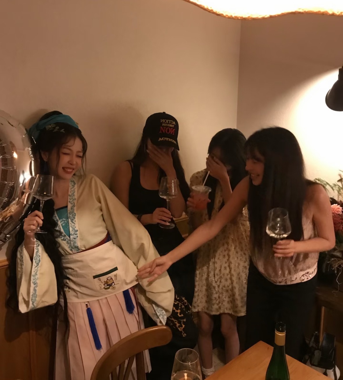 她一个古代人儿~ 