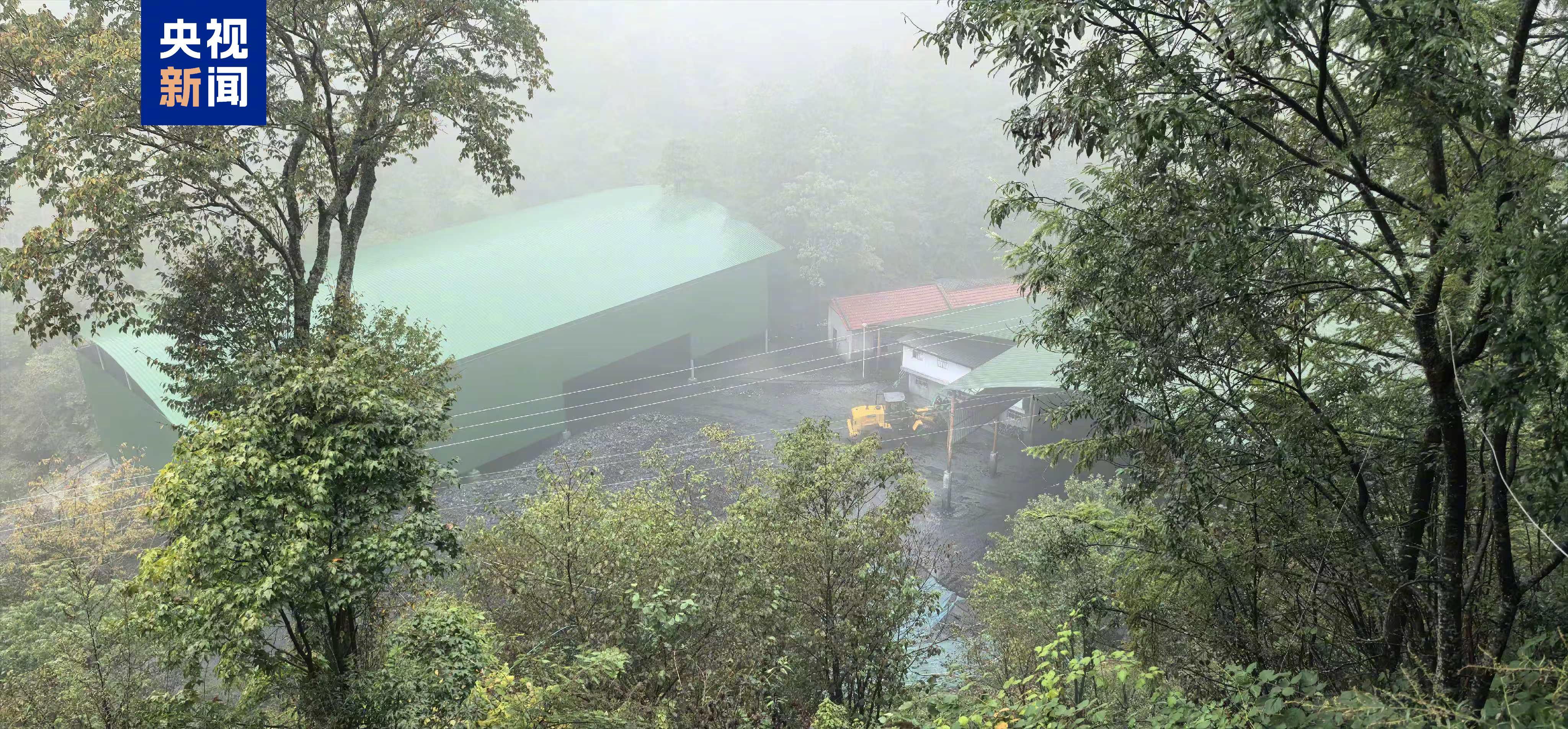 【陕西镇坪煤矿垮塌事故搜救出1名被困人员 已无生命体征】#陕西煤矿垮塌事故1被困