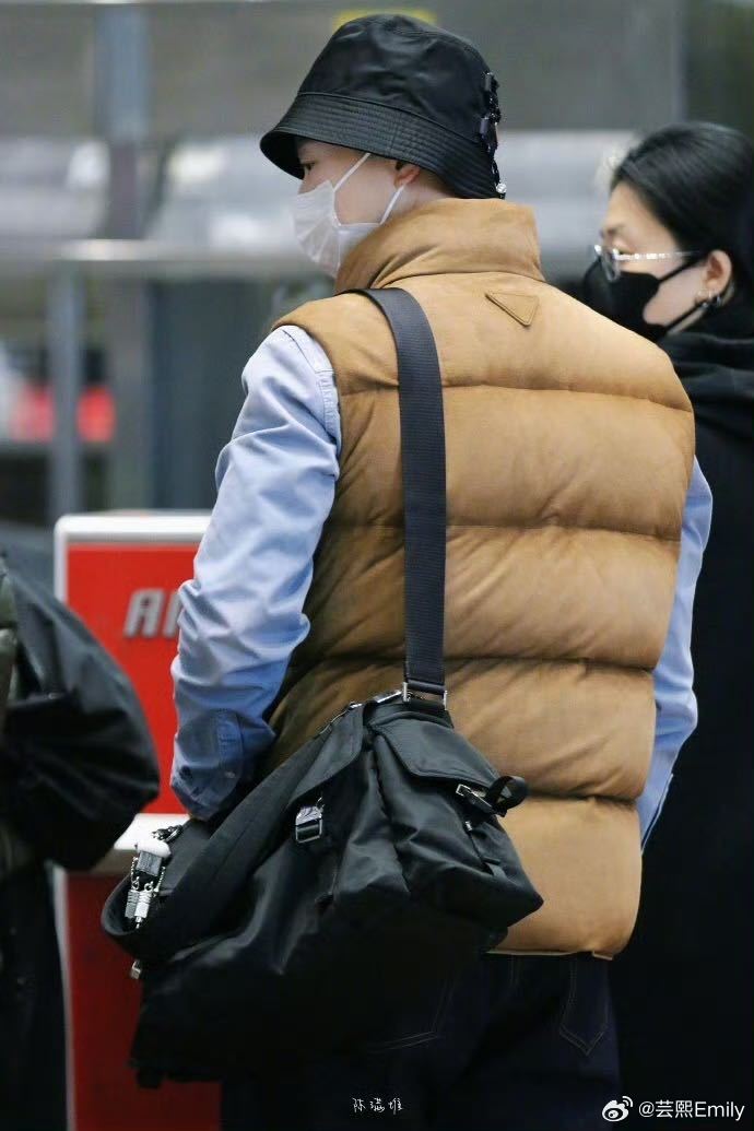 六边形战士马龙从Prada品牌代言人官宣，到启程米兰的咖色“面包服”机场造型，再