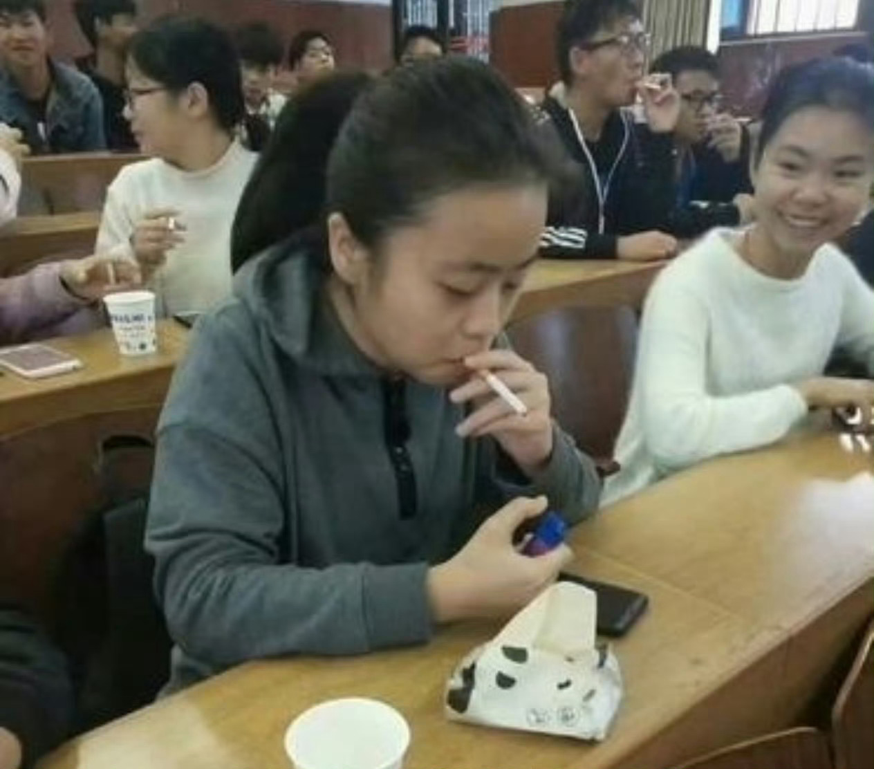 云南农业大学的烟草品鉴课，感觉有点教坏孩子啊 